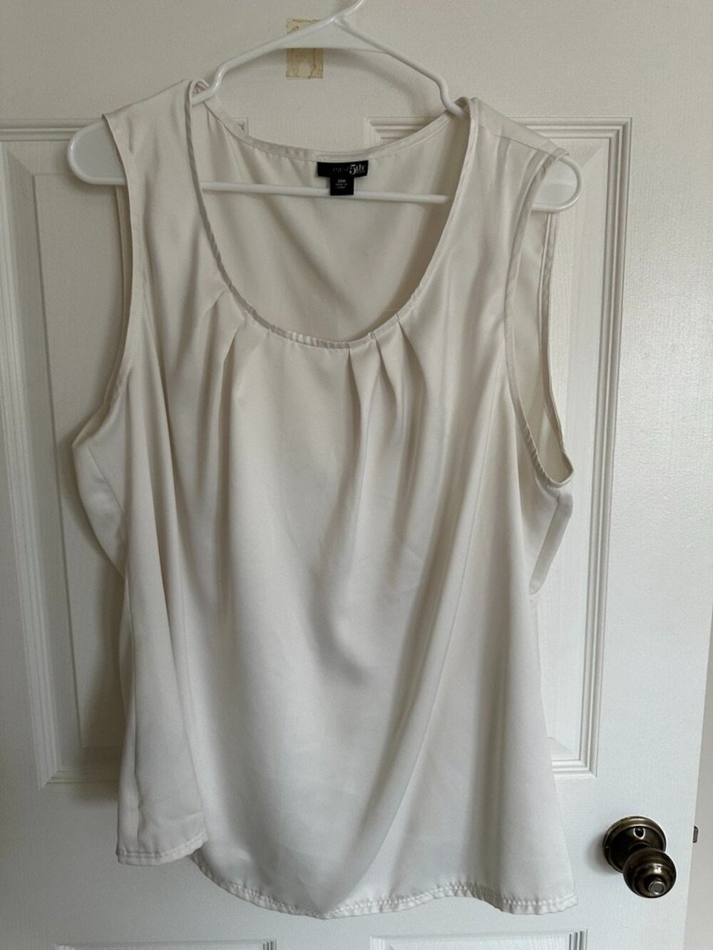 Womens Plus Size 20W Ivory Sleeveless Blouse Pleated Front Work Top Basic